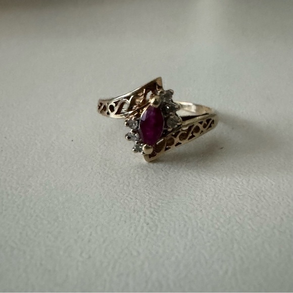 10K gold, ruby  and diamond vintage ring 4 - Picture 5 of 8